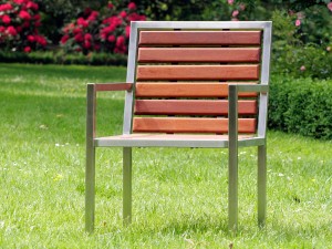 Sessel mit Bangkirai-Sitzfläche und Rückenlehne - de greiff design